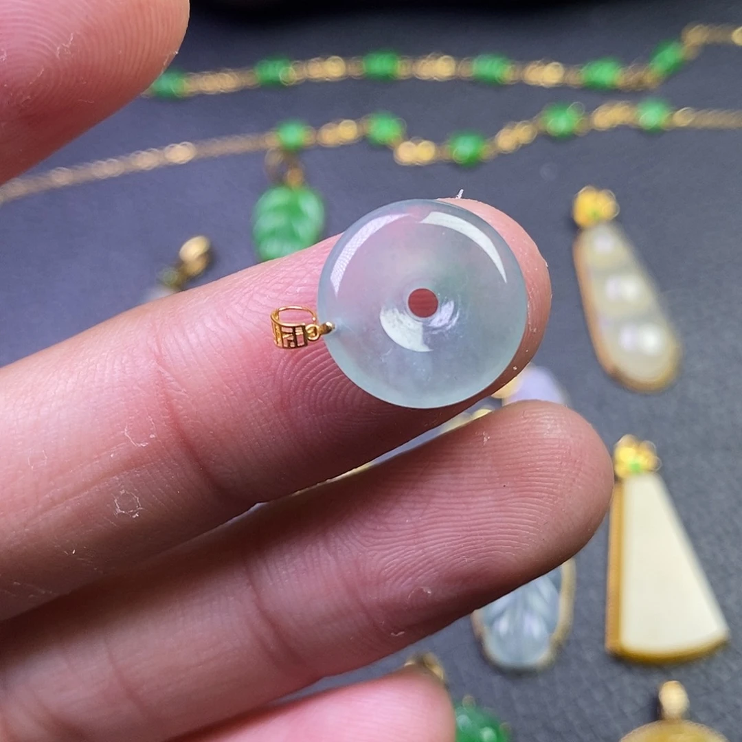 颈饰18K金镶嵌翡翠