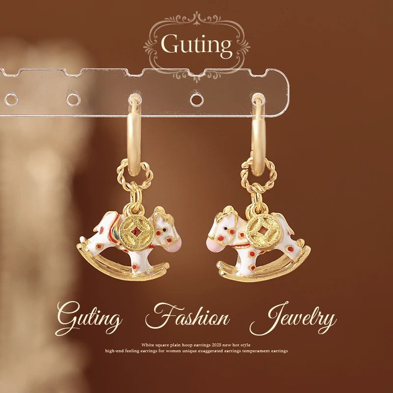 铜合金耳饰 22644金色摇摇木马钱币耳坠耳环女秋冬耳饰设计感耳钉