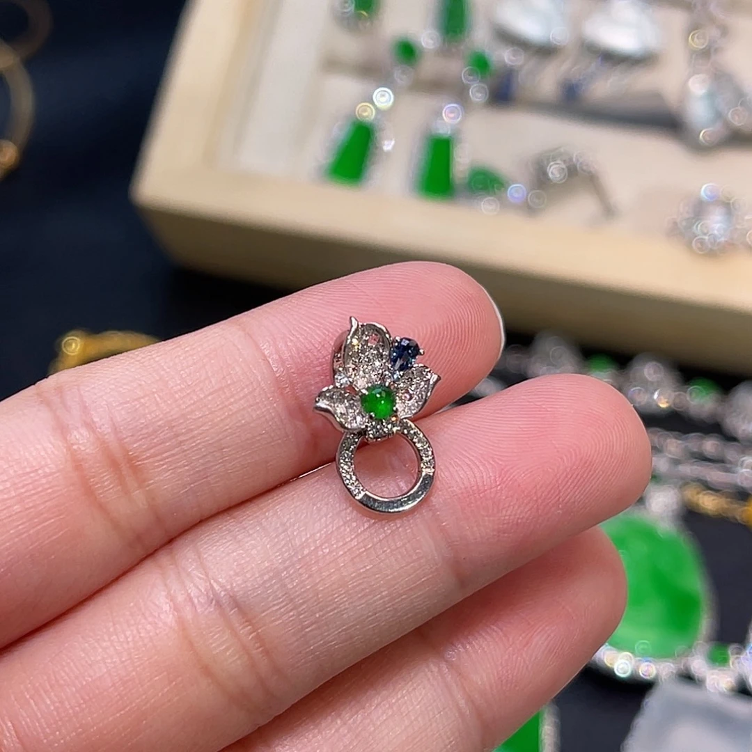 翡翠18K金镶嵌颈饰万能扣