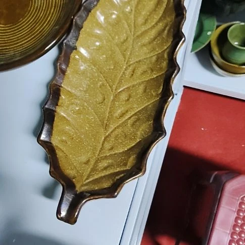 顺***。瓷片各种摆件，瓷片，沙锅，都有微瑕疵！