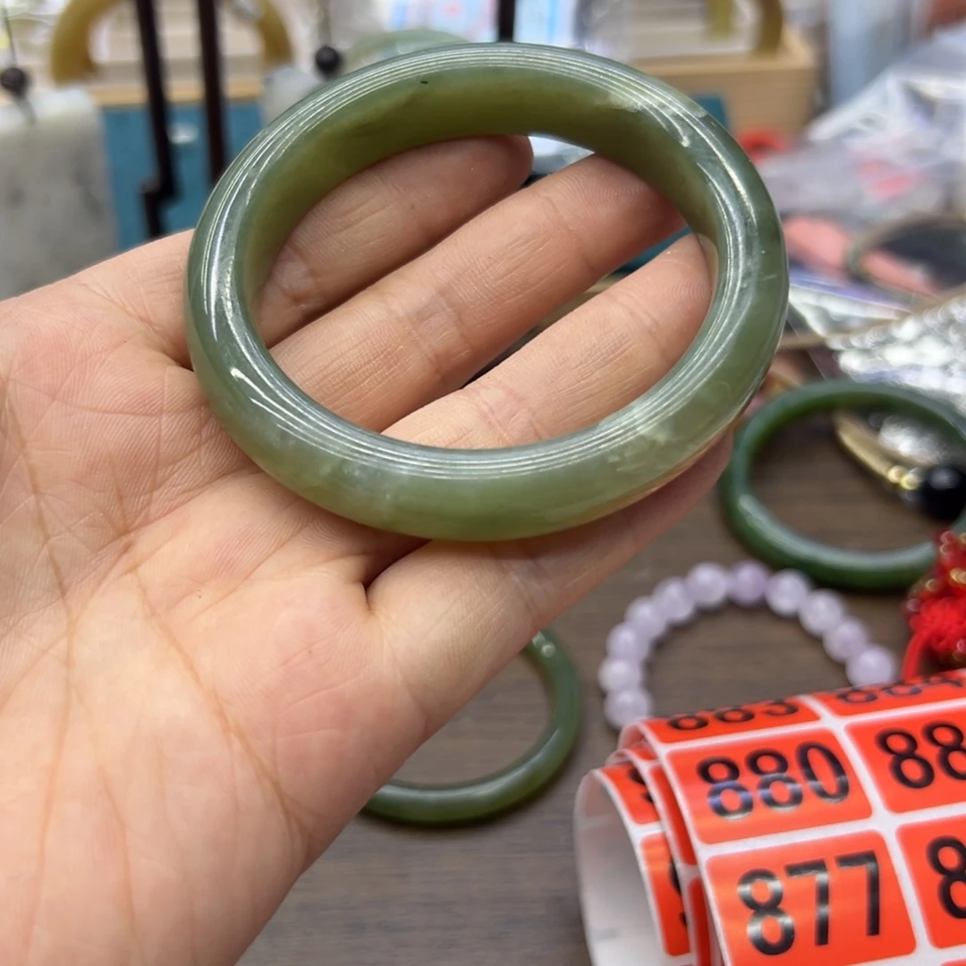 和田玉未镶嵌手镯57.9圈围866瑕