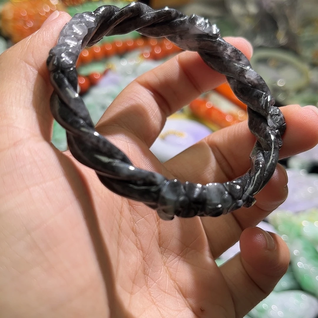 翡翠未镶嵌颈饰待编织