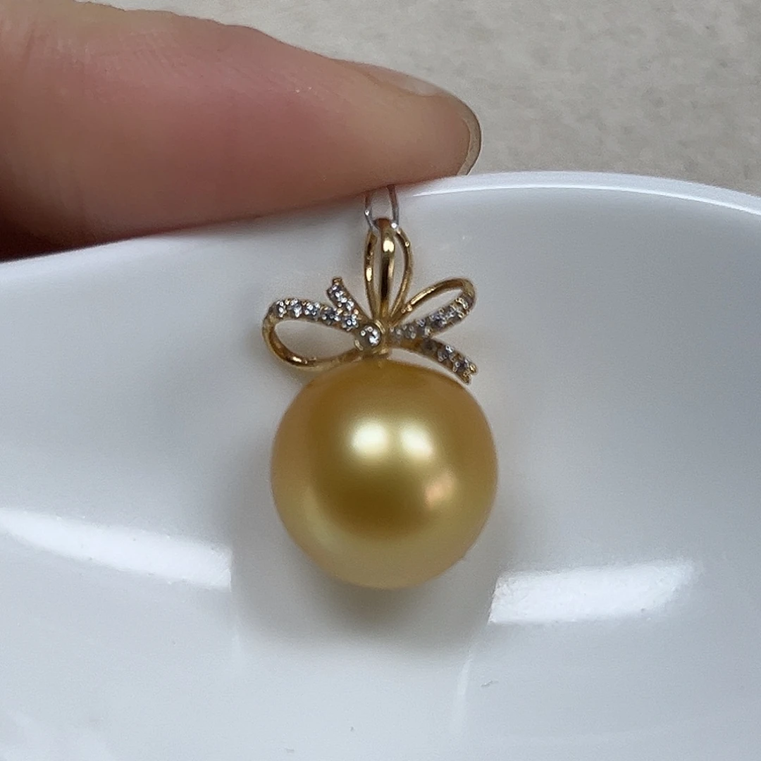 颈饰18K金镶嵌海水珍珠12.2mm