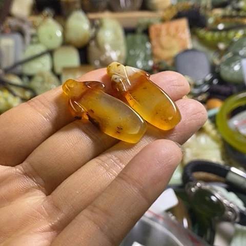 岫玉未镶嵌耳环一对
