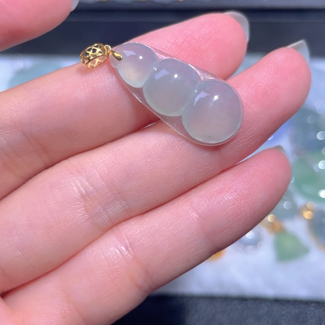 翡翠18K金镶嵌颈饰翡翠