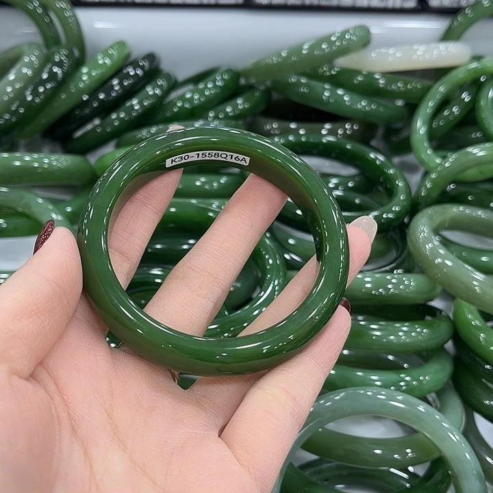 爱***人和田玉未镶嵌手链59–0