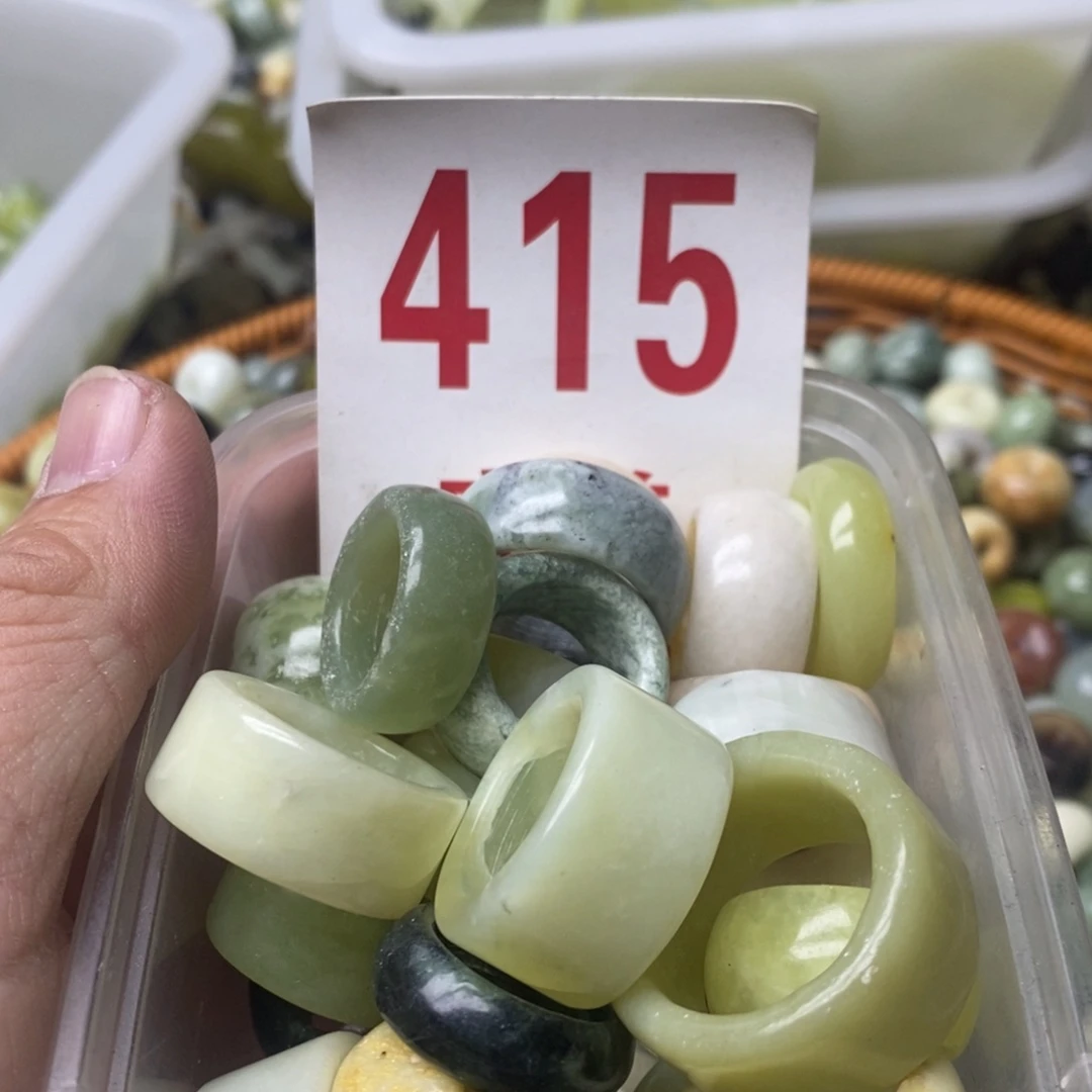 蛇纹石玉挂坠未镶嵌