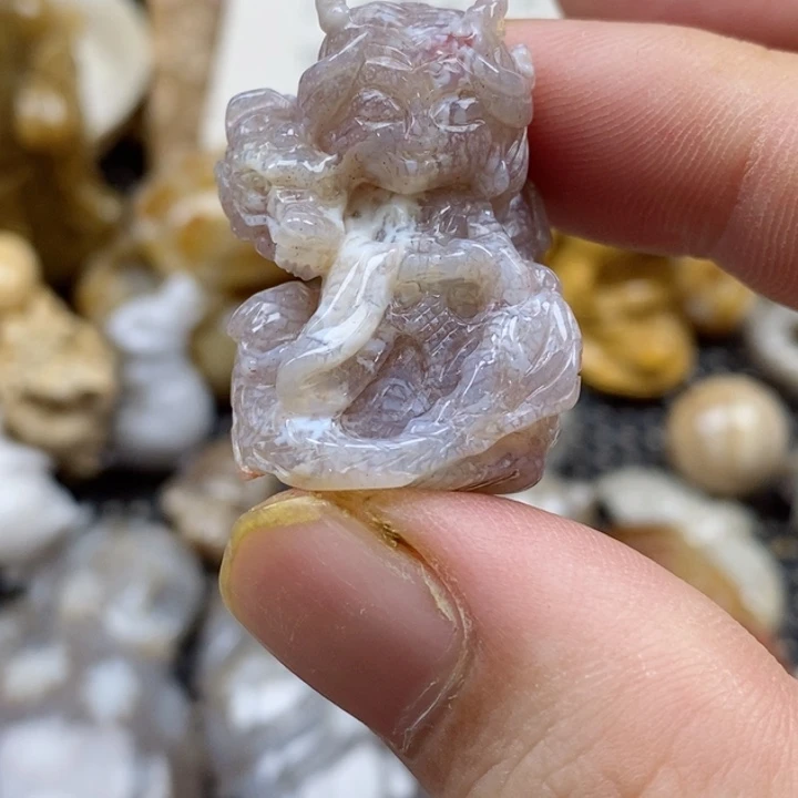 颈饰未镶嵌硅化珊瑚（珊瑚玉）