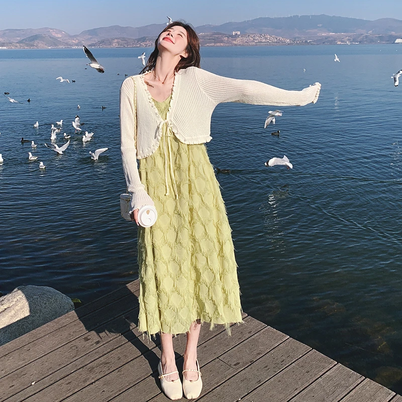 绿色吊带流苏连衣裙两件套女春季2025新款度假风甜美温柔气质套装