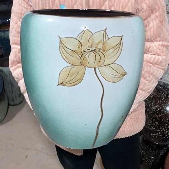 紫砂花盆口24高30，莲花手刻，瑕疵