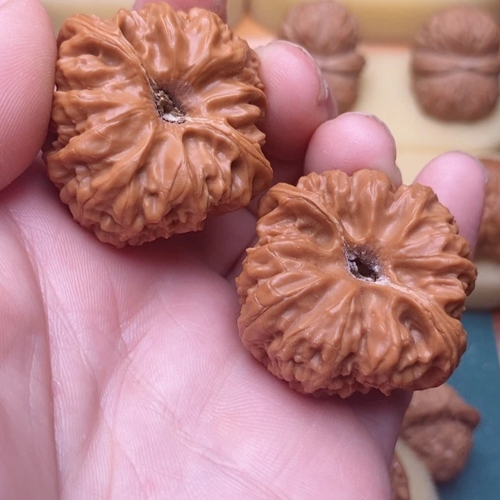 文玩核桃把件39.5红皮大凹底