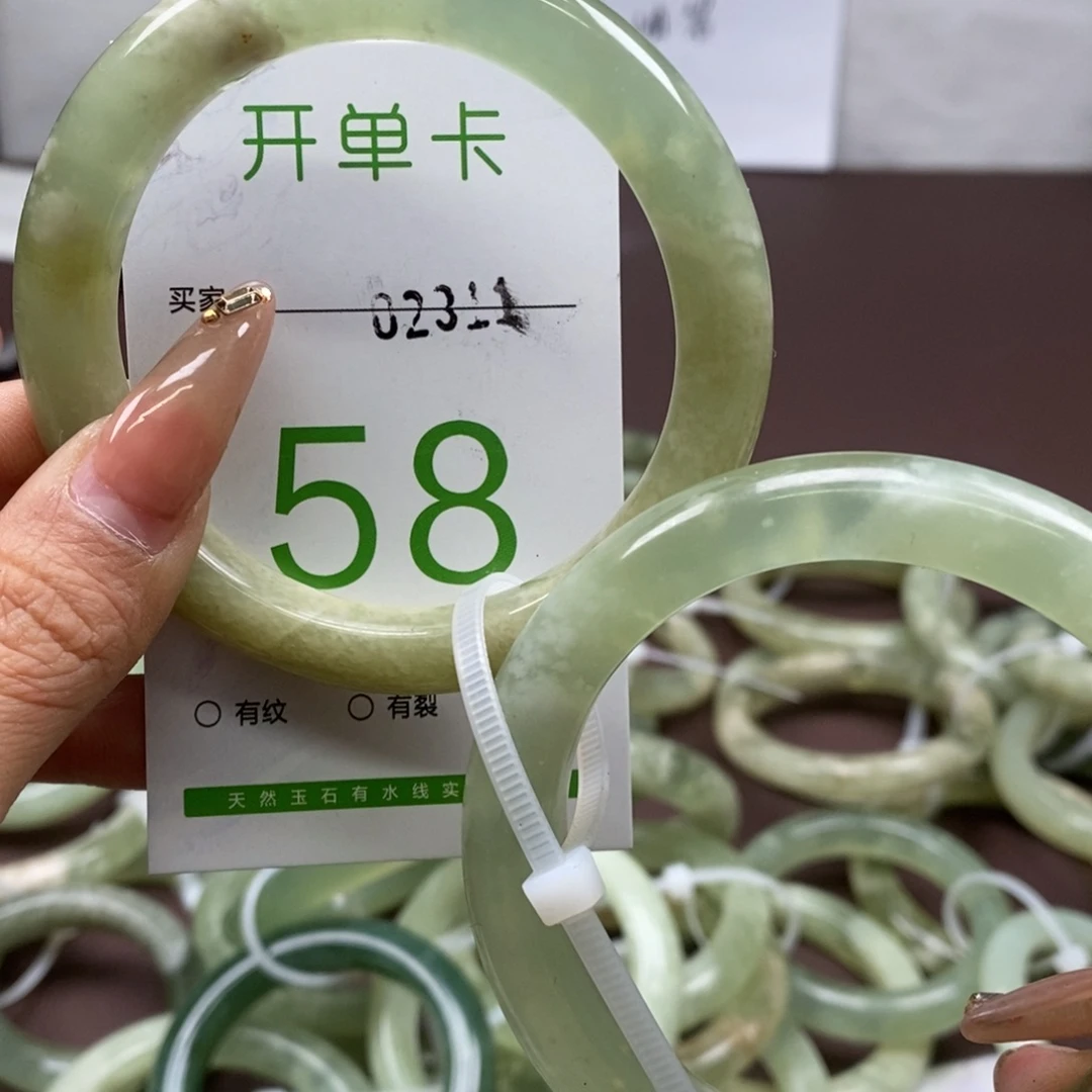 蛇纹石玉手镯未镶嵌