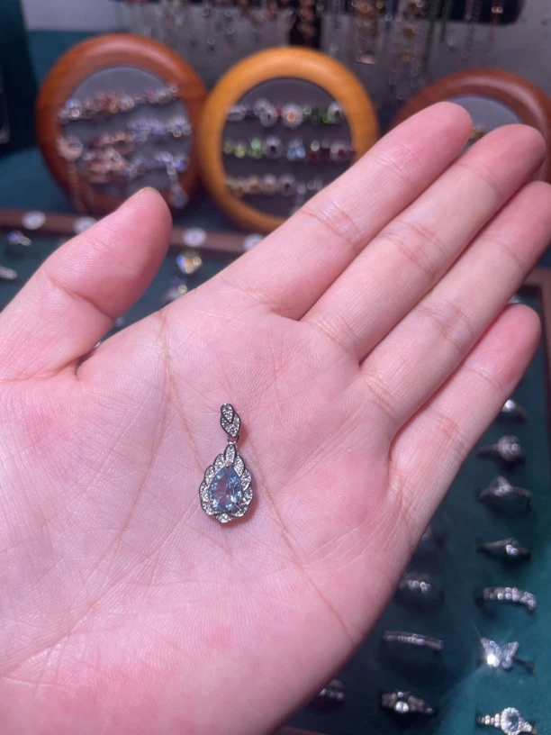 天然海蓝宝水滴吊坠，时尚简约百搭