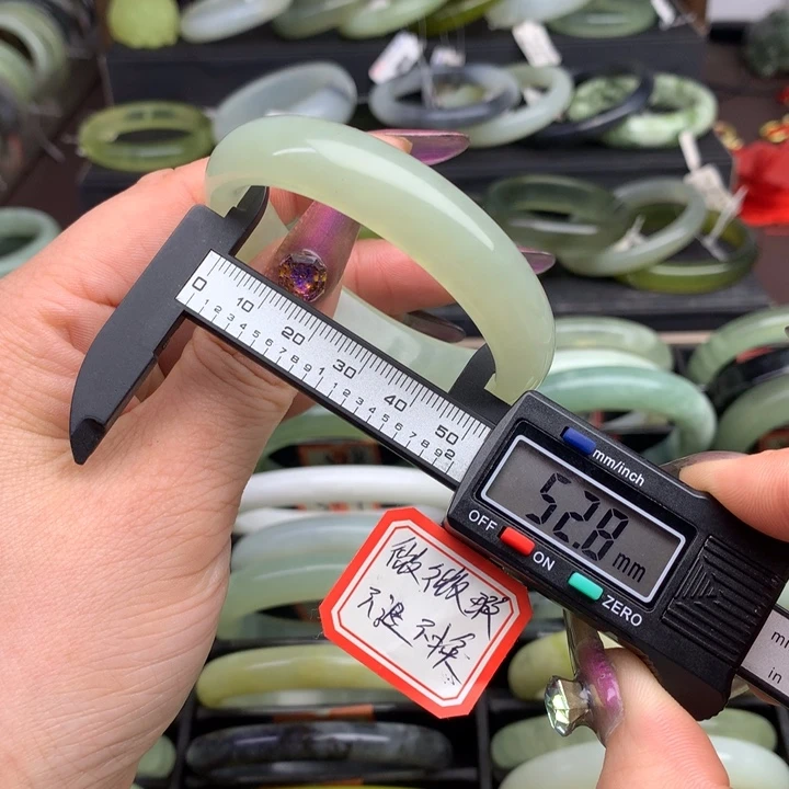 蛇纹石玉手镯未镶嵌580