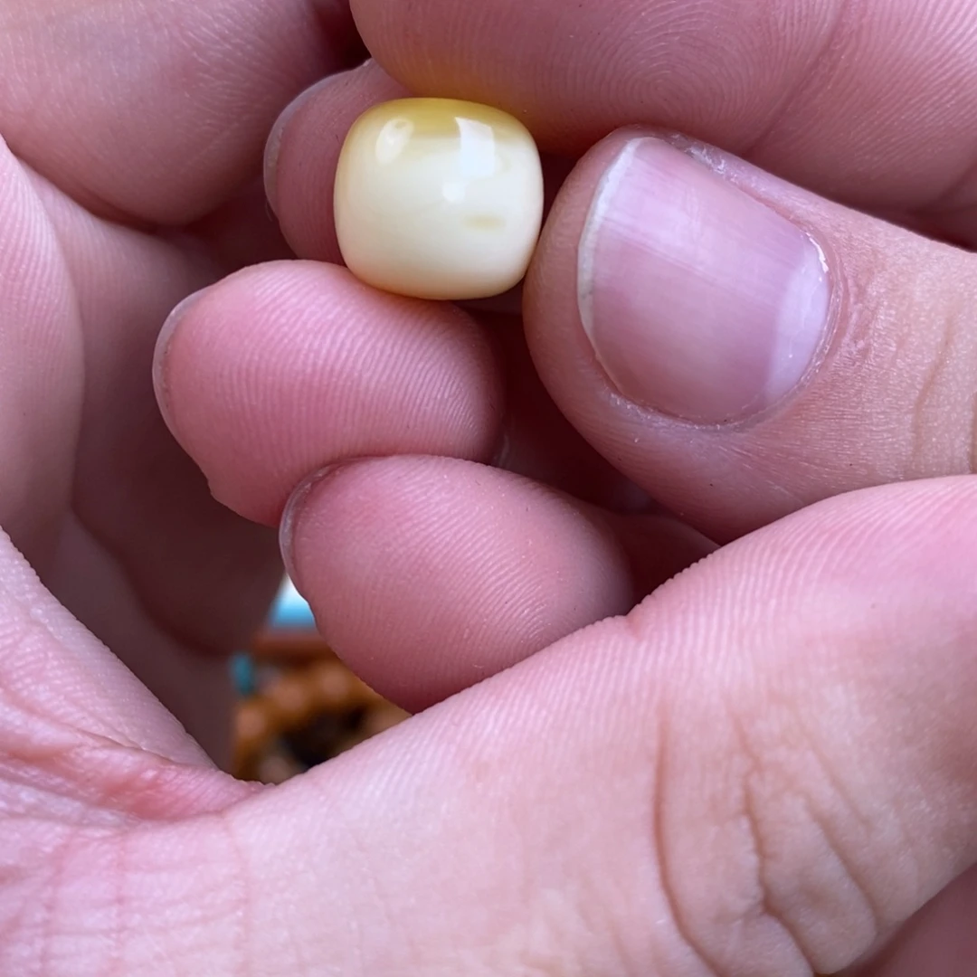 蜜蜡裸石未镶嵌于*淇