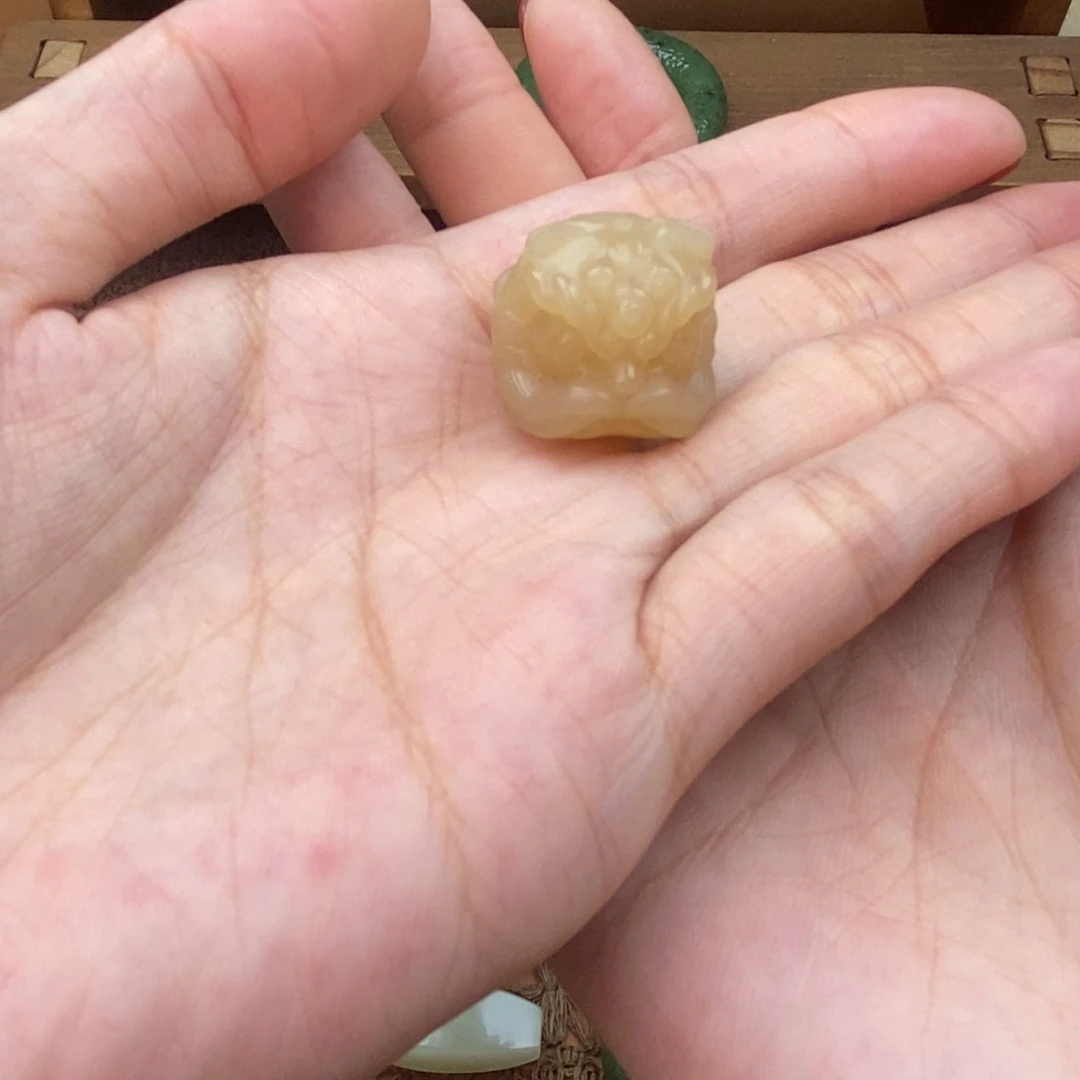 和田玉（糖玉）未镶嵌颈饰晶****?