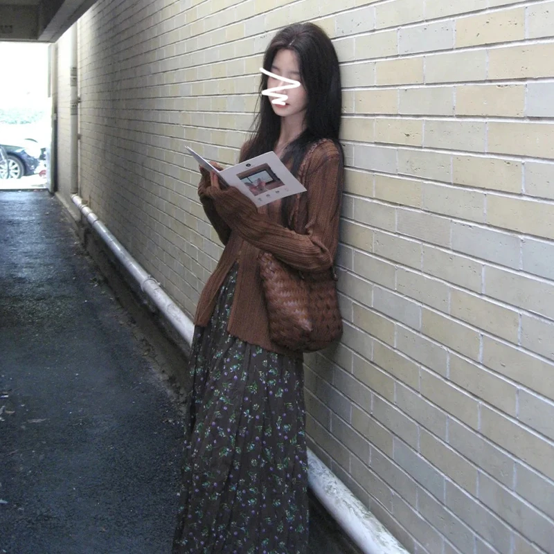 5938复古咖色针织上衣碎花连衣裙套装2025新款早春高级感长裙