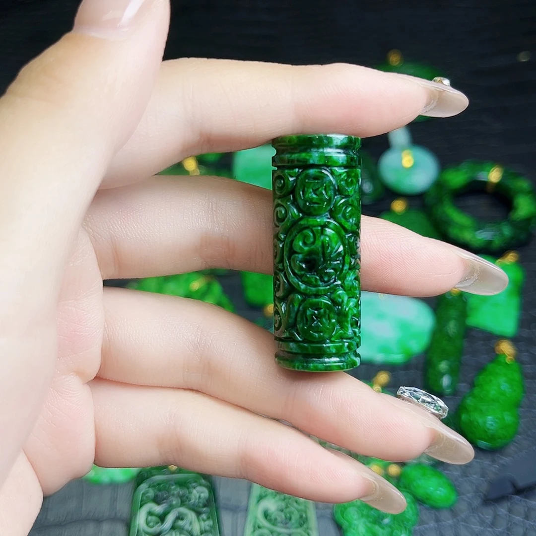 颈饰未镶嵌翡翠多样性