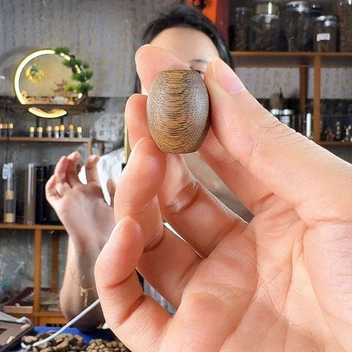 沉香碎屑沉香被****呼奇楠沉香大鼓珠2.5克