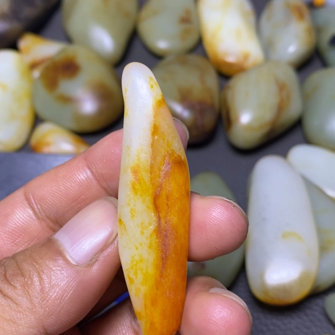 未镶嵌和田玉（糖玉）挂件
