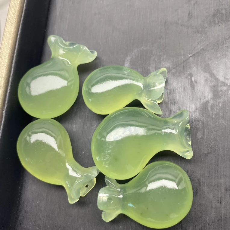 天然岫玉钱袋款吊坠手工雕刻随机发货