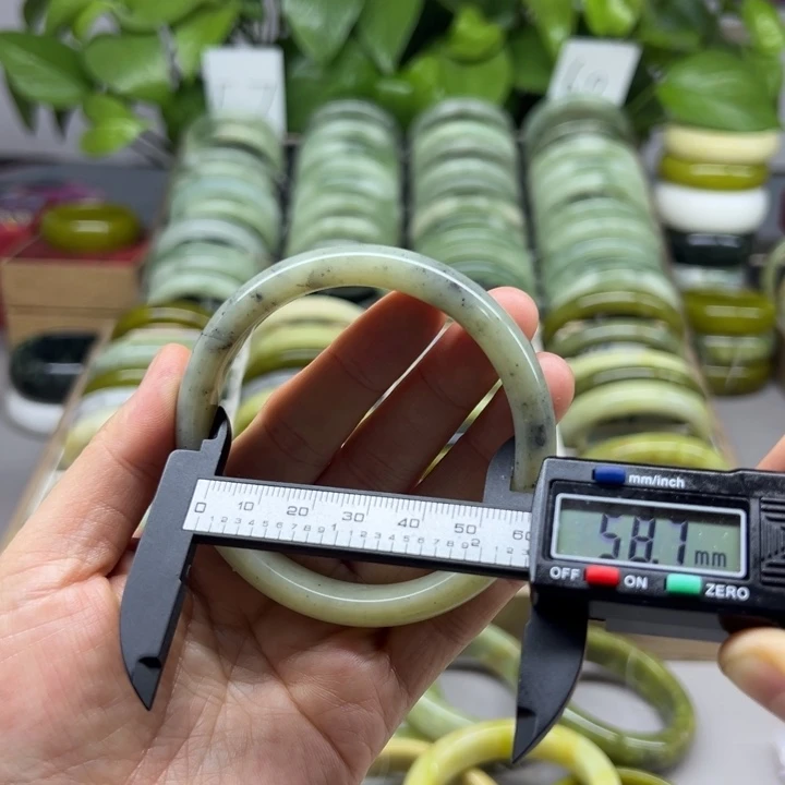 蛇纹石玉未镶嵌手镯44