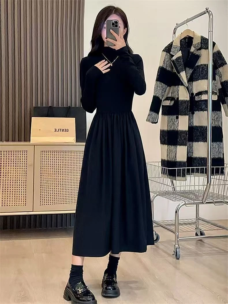 2024新款长袖长裙打底配大衣法式连衣裙长款赫本小黑裙过膝内搭裙