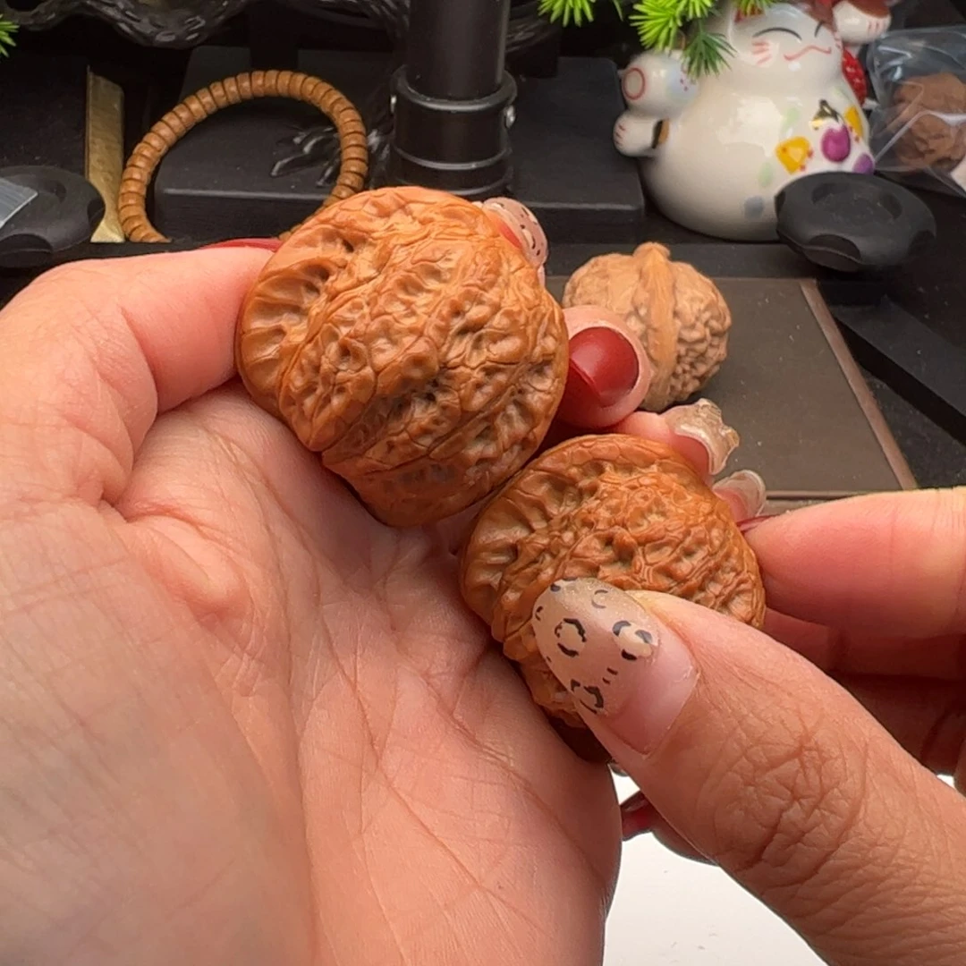 文玩核桃吊坠滢血麒麟37