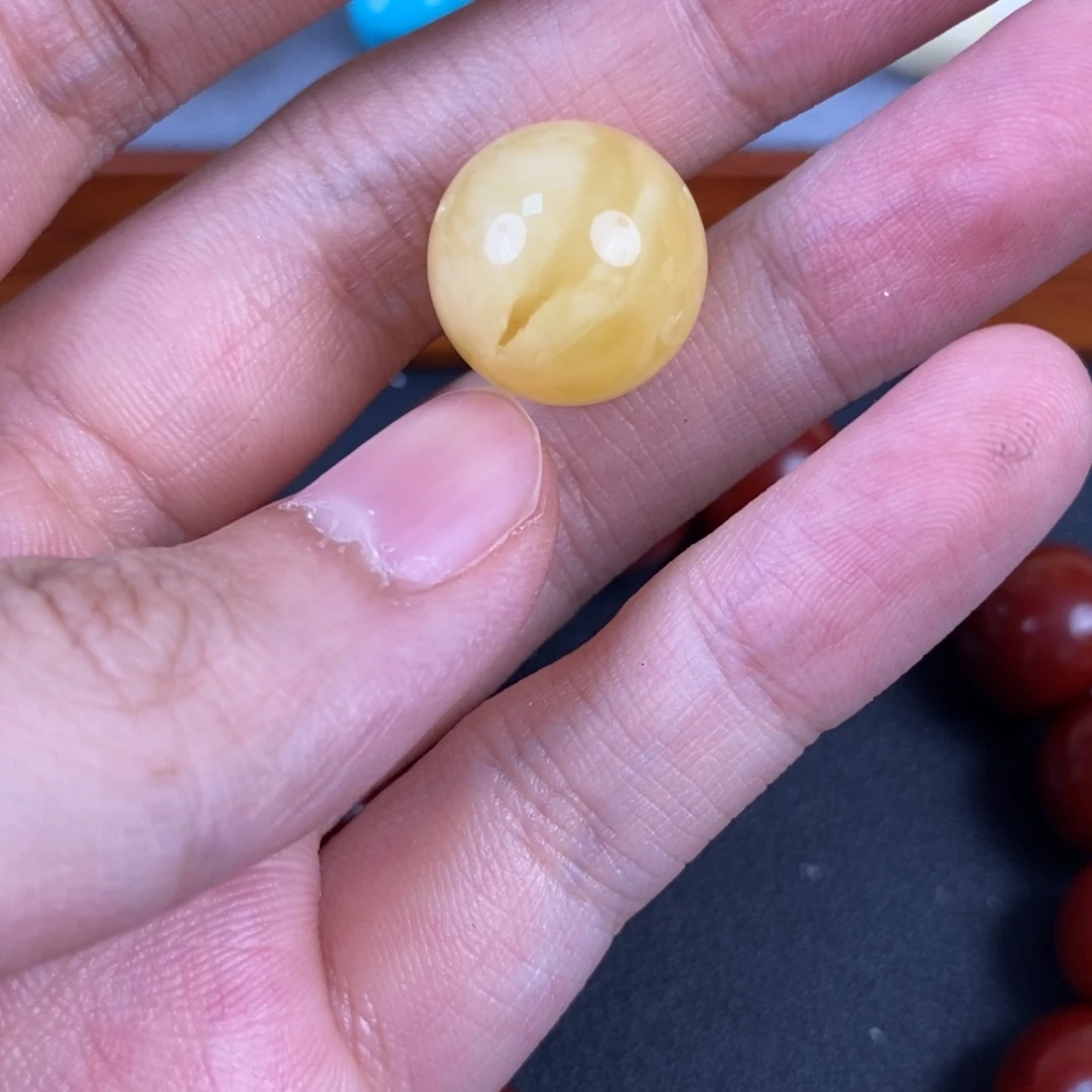 琥珀未镶嵌裸石微瑕50