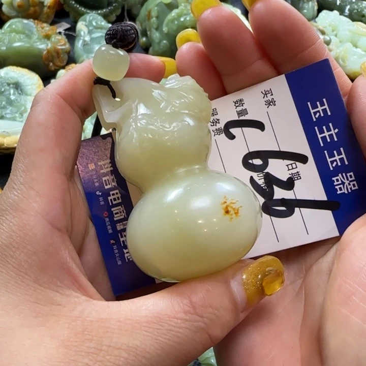 透闪石质玉未镶嵌把件