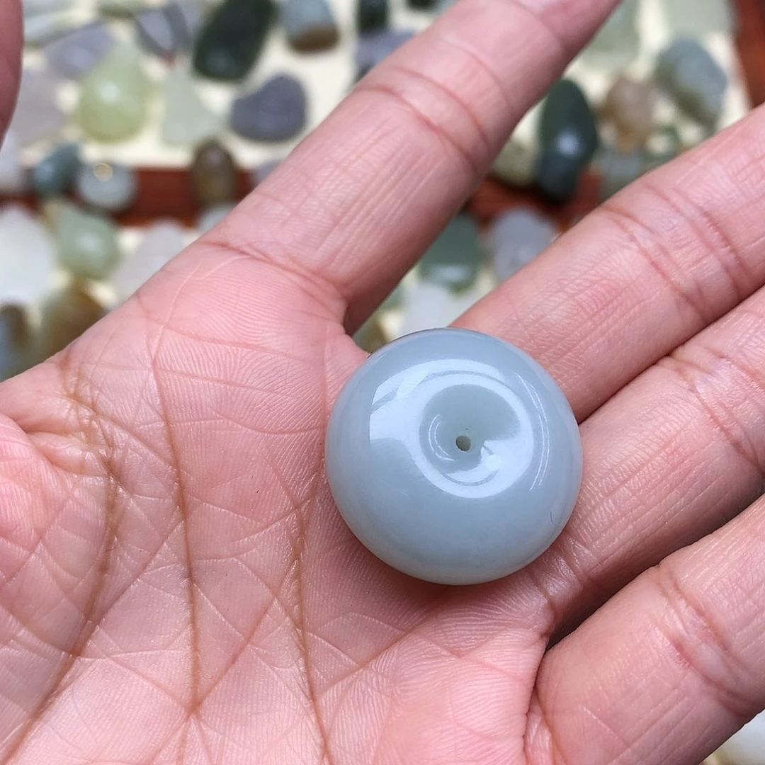 和田玉颈饰未镶嵌再*?