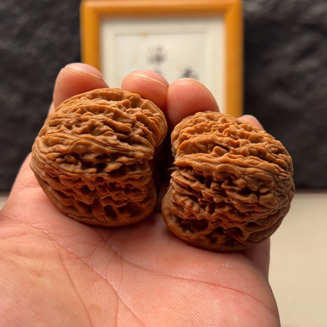 樱***辰把件文玩核桃南疆44黄点