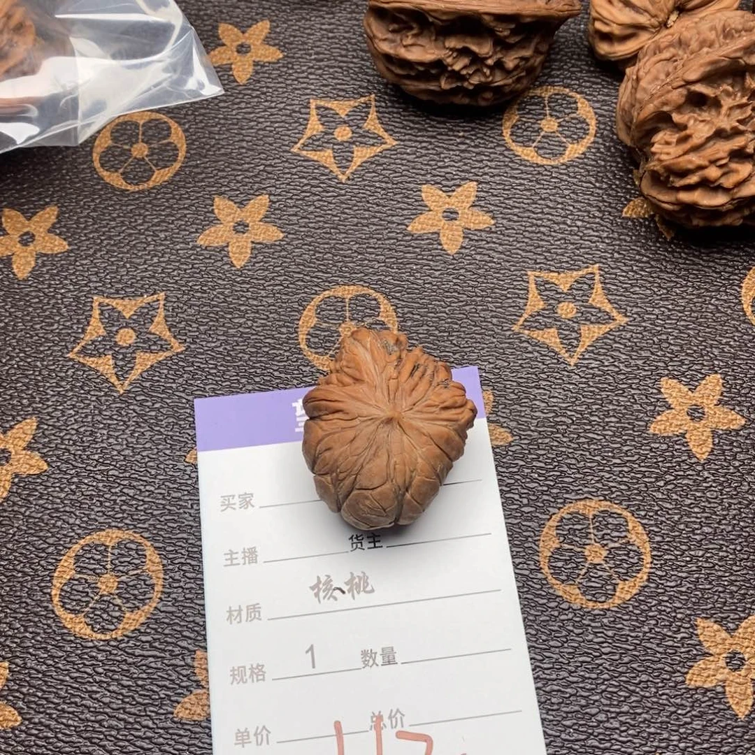 钱***钱吊坠文玩核桃核油