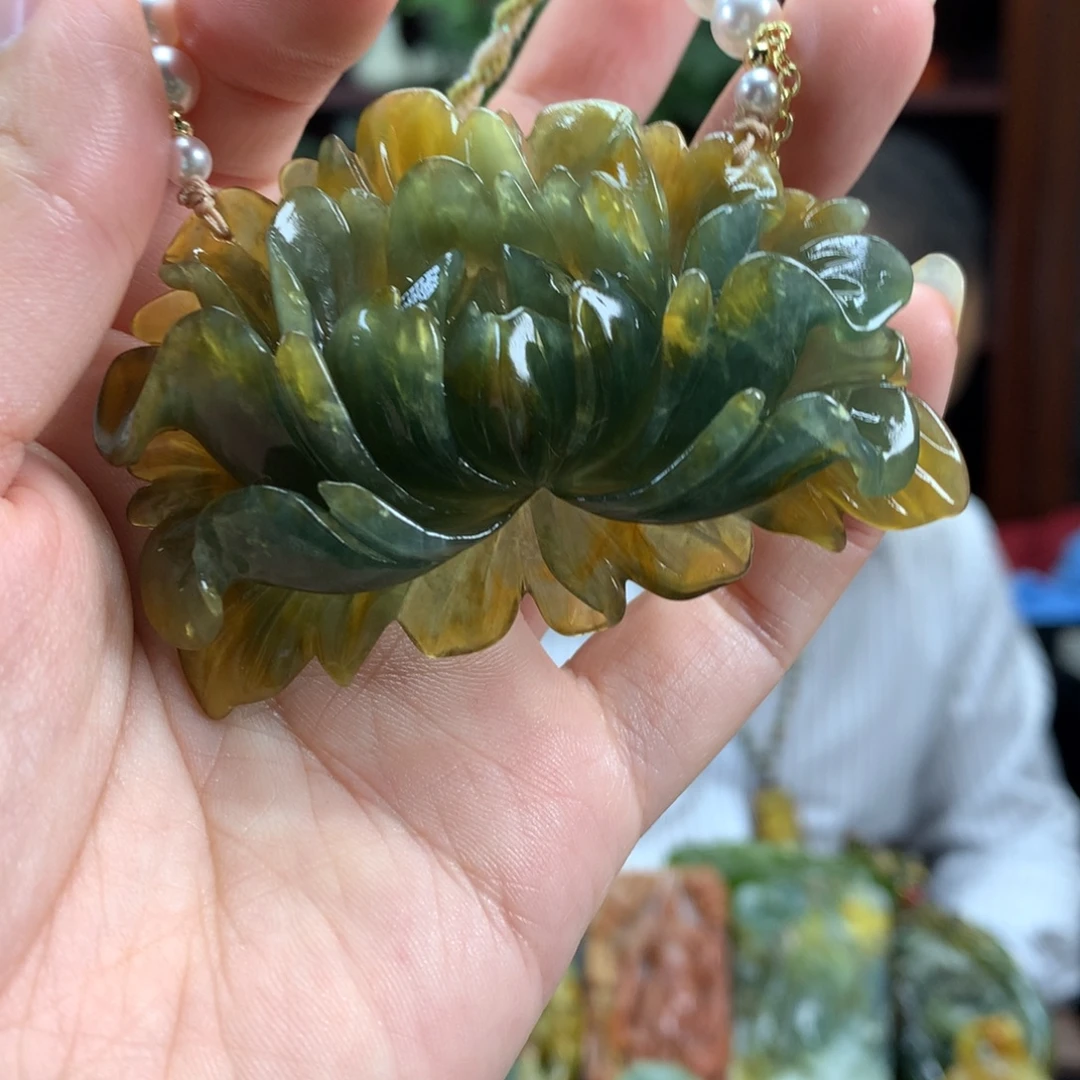 蛇纹石玉未镶嵌颈饰