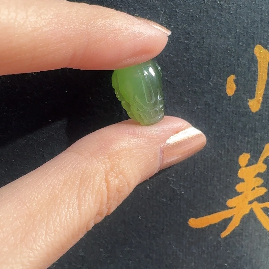 和田玉未镶嵌颈饰俄碧