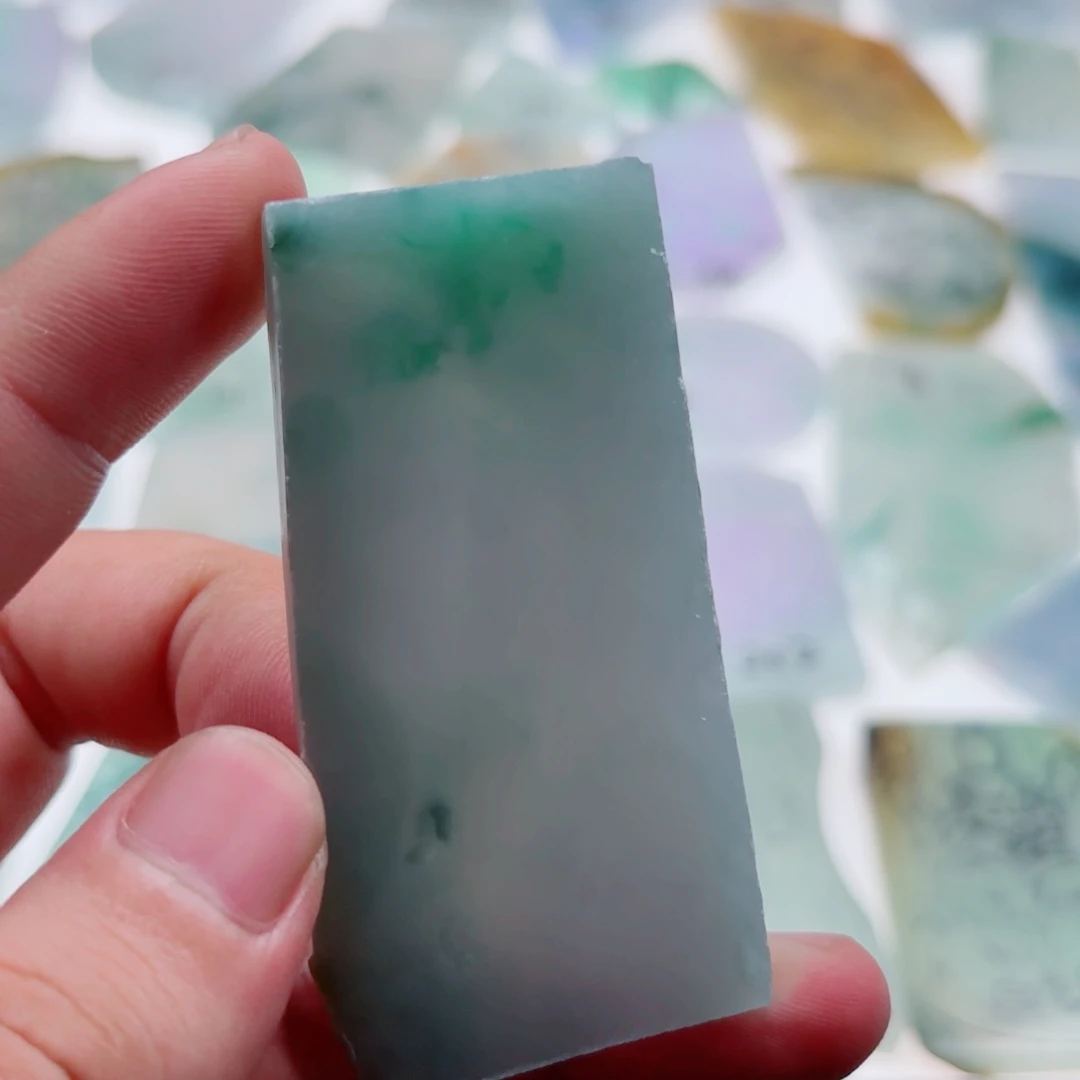 圣***金翡翠未镶嵌颈饰翡翠