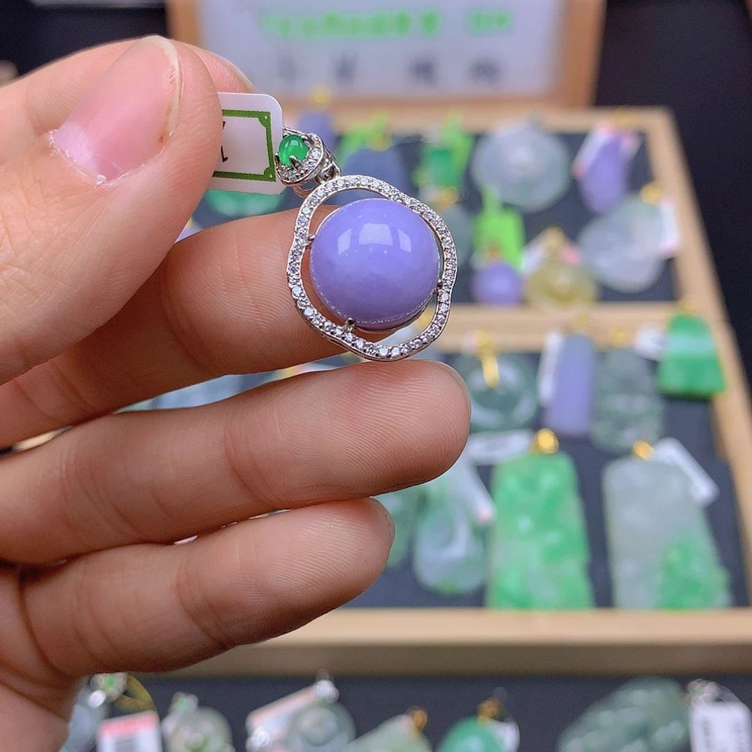 翡翠颈饰未镶嵌翡翠