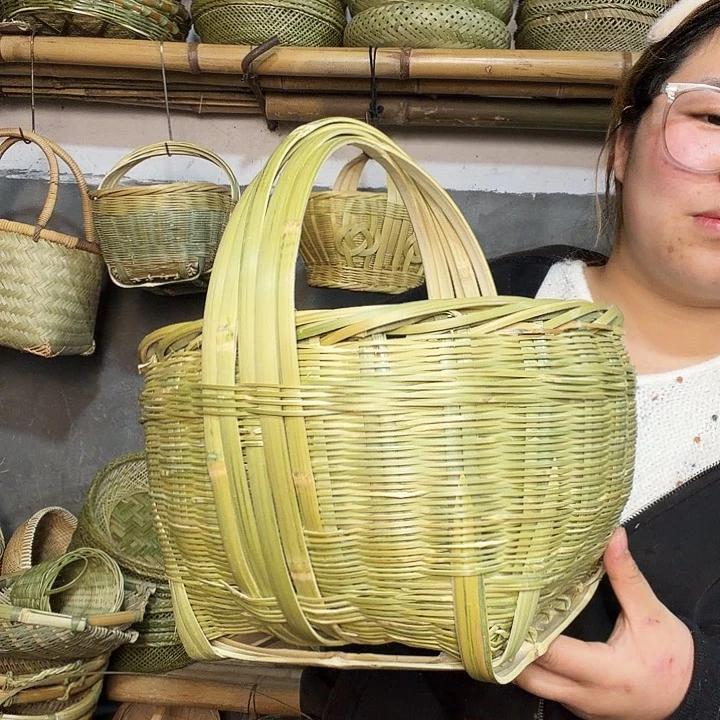 圆形提篮手提着圆弧