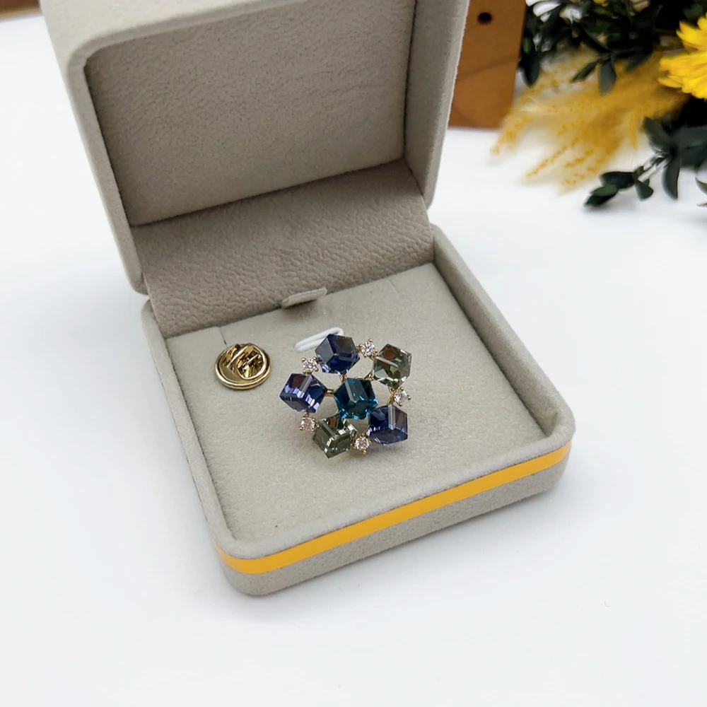 铜合金仿水晶胸针 02063 好啊商店 水J胸针 带盒子 直径2.5cm左右