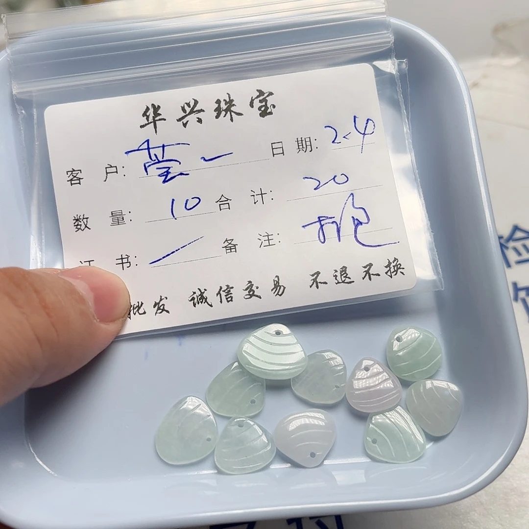 翡翠颈饰未镶嵌莹*