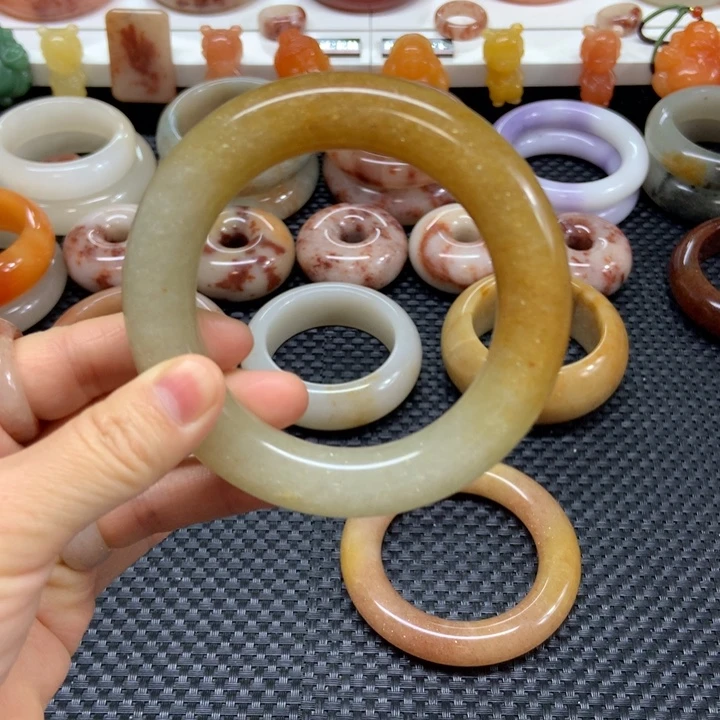 石英质玉未镶嵌手镯