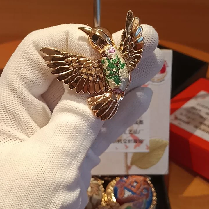 织绣和平小屋非遗蜀锦展翅和平鸽小麦色➕绿➕紫