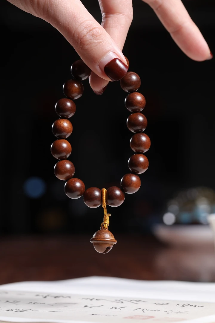 12mm铃铛款，雷击枣木，质地坚硬密实细腻温润，水墨香味迷人