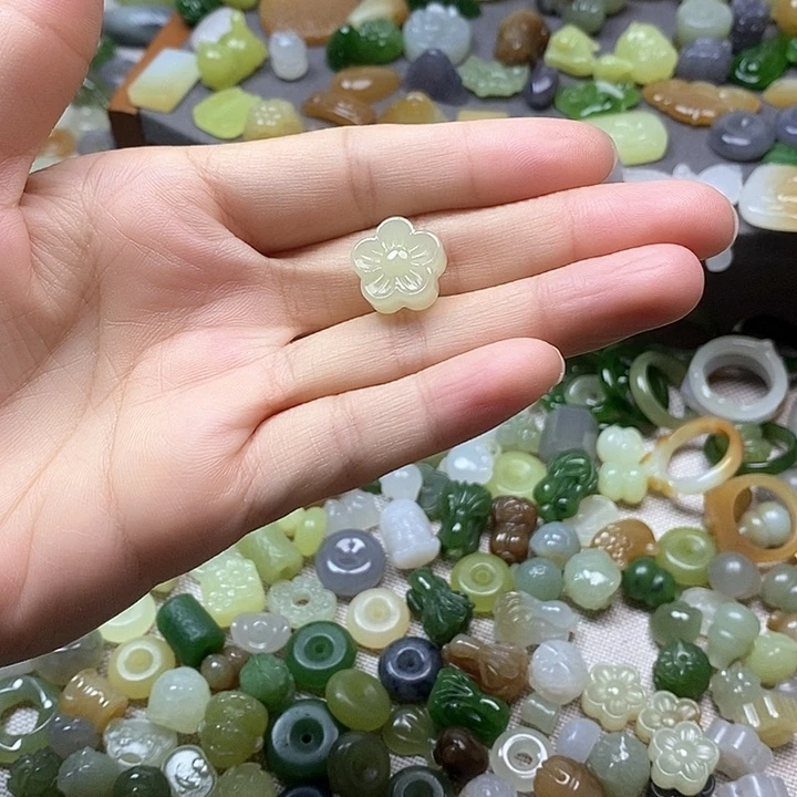 未镶嵌和田玉挂件庄**里