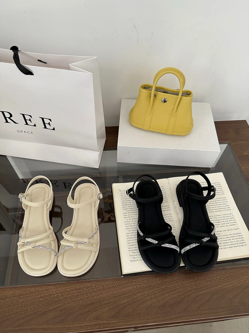 胶粘一字式扣带露趾低帮时装凉鞋小众厚底粗跟凉鞋百搭夏季