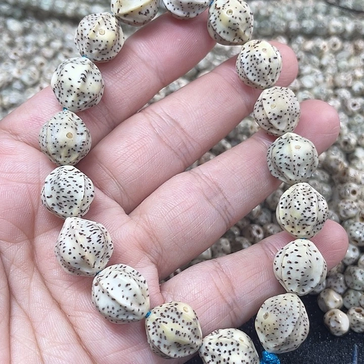 手串星月菩提橄榄核雕
