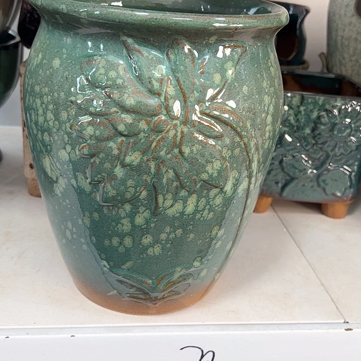 红陶口20高25。。。。。。。