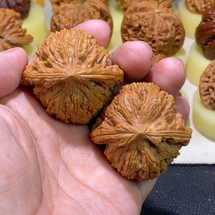 文玩核桃吊坠南疆石45尺有修115
