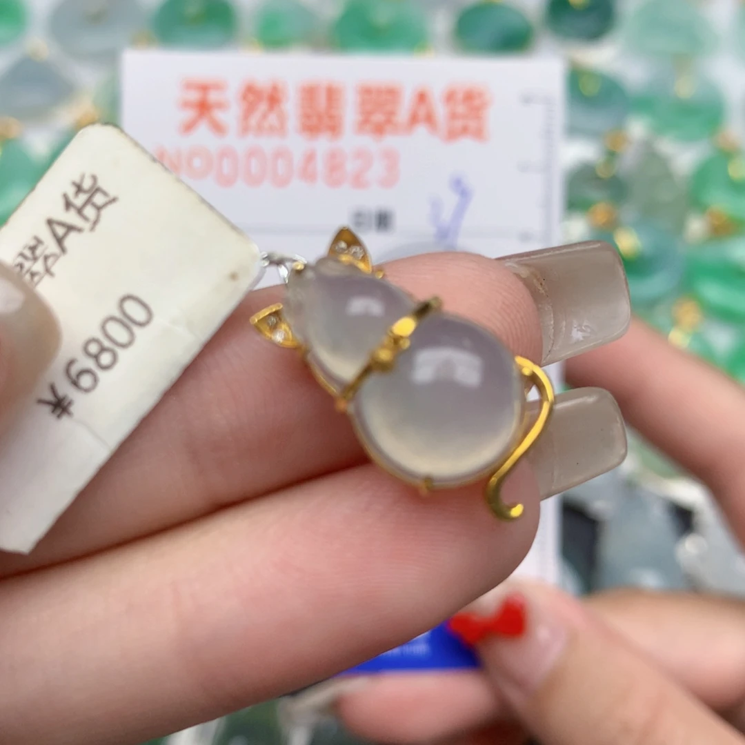 翡翠18K金镶嵌颈饰葫芦