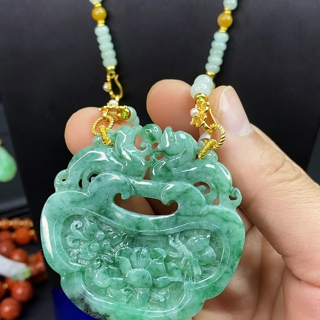 颈饰未镶嵌翡翠吊坠